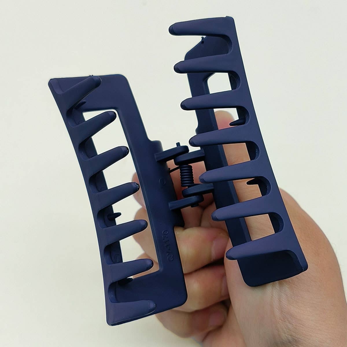 3.35" Minimalist Rectangle Hair Claw Clip_CWAHA0088: NAVY / (OS) 5