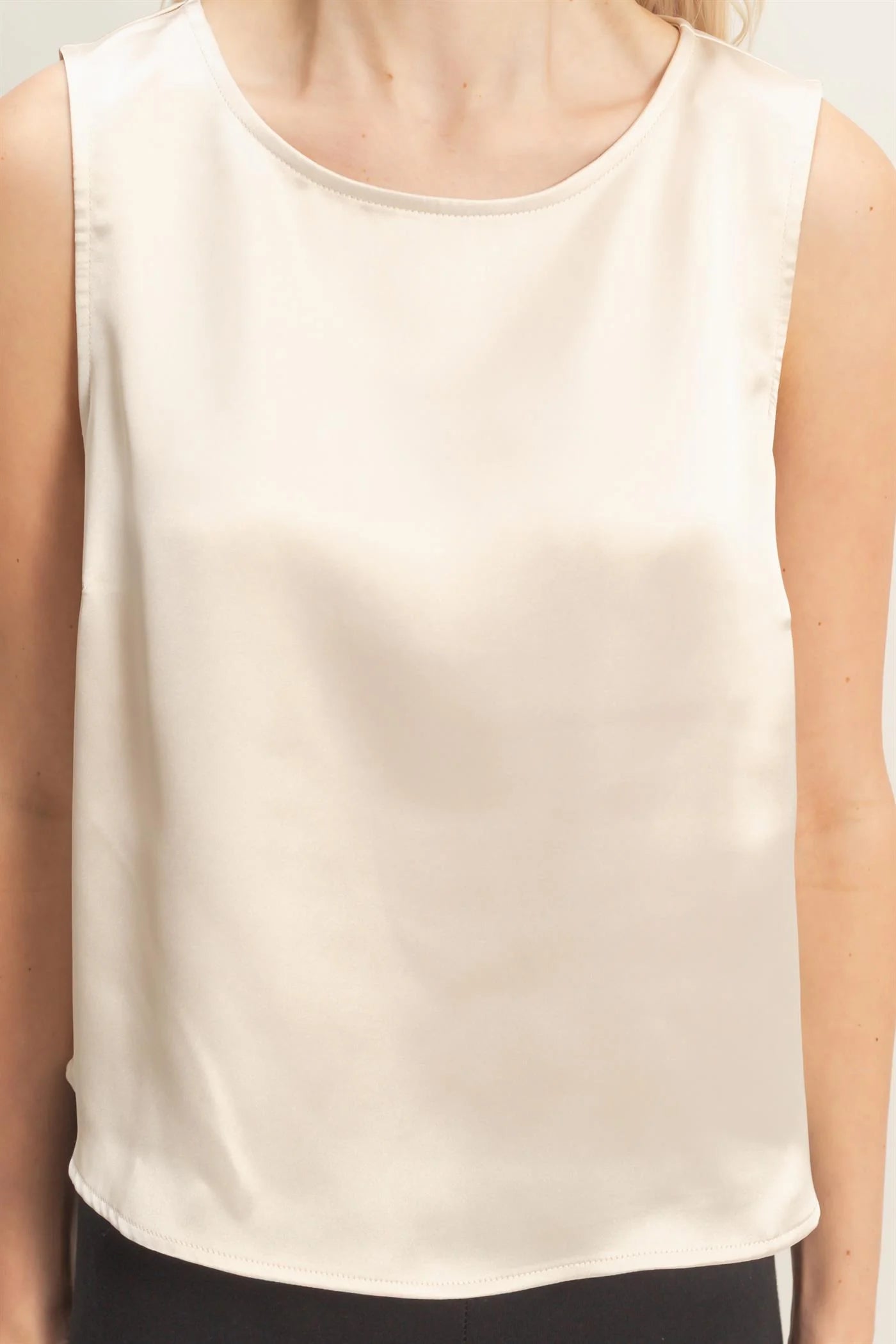 HYFYVE Satin Sleeveless Round Neck Top with Back Keyhole